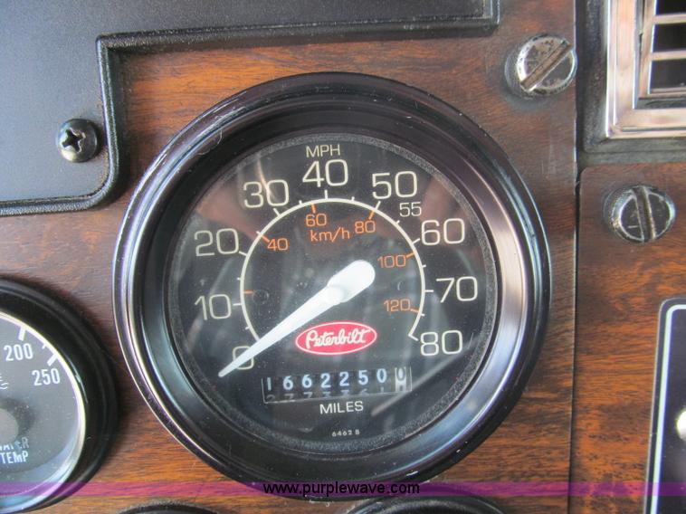 image for item B6375 1998 Peterbilt 377 semi truck