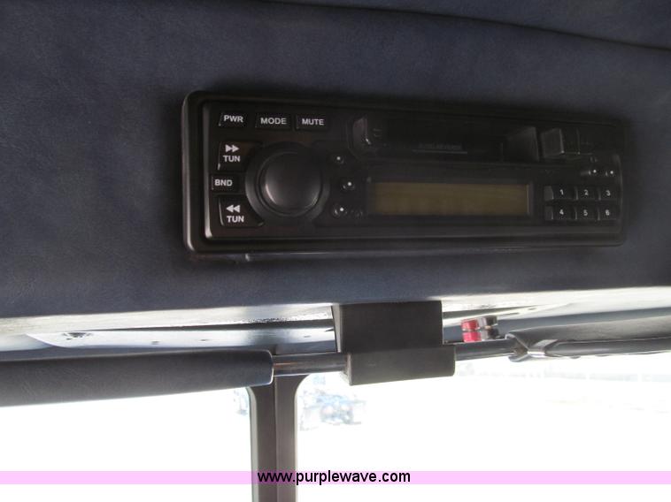 image for item B6375 1998 Peterbilt 377 semi truck