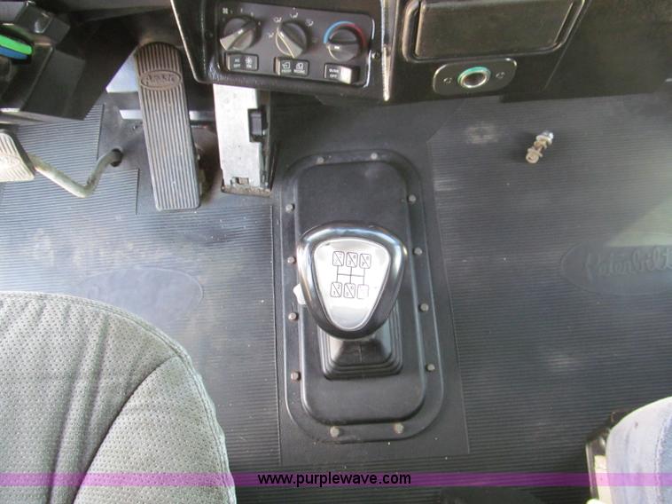 image for item B6375 1998 Peterbilt 377 semi truck