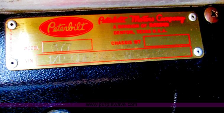 image for item B6375 1998 Peterbilt 377 semi truck