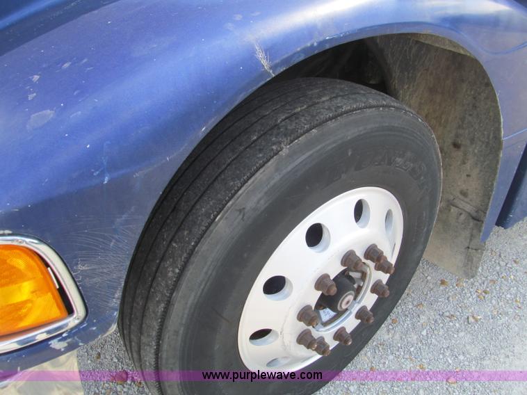 image for item B6375 1998 Peterbilt 377 semi truck