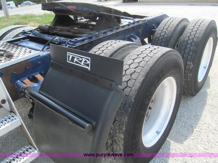 image for item B6375 1998 Peterbilt 377 semi truck