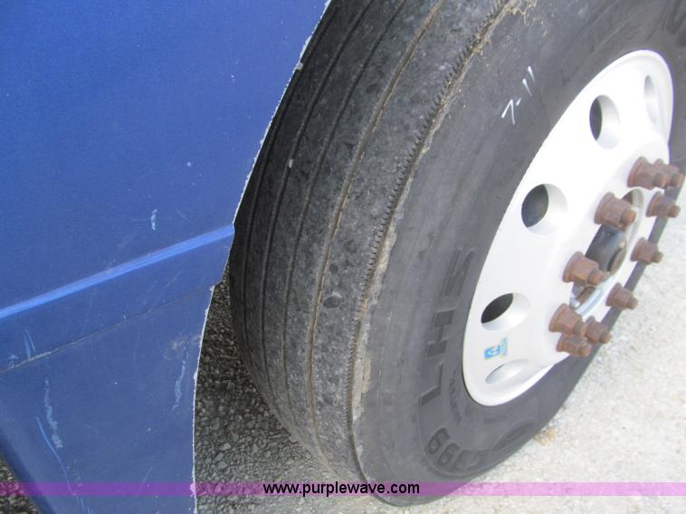 image for item B6375 1998 Peterbilt 377 semi truck