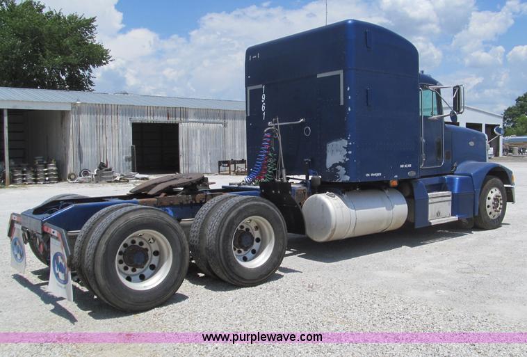 image for item B6376 1999 Peterbilt 377 semi truck