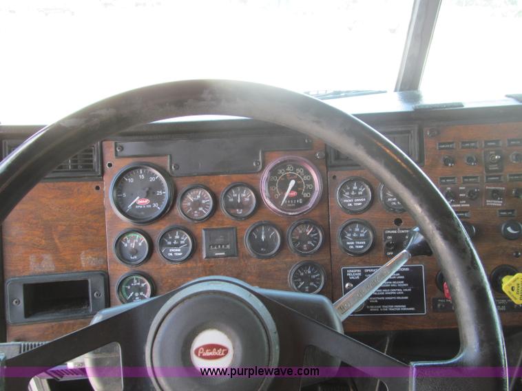image for item B6376 1999 Peterbilt 377 semi truck