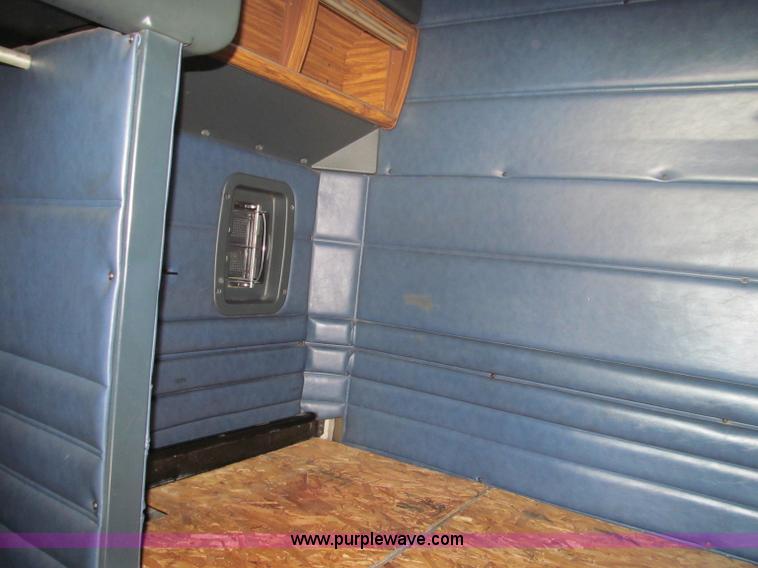 image for item B6376 1999 Peterbilt 377 semi truck