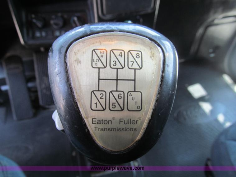 image for item B6376 1999 Peterbilt 377 semi truck