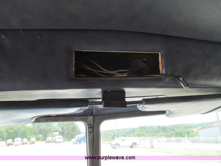 image for item B6376 1999 Peterbilt 377 semi truck