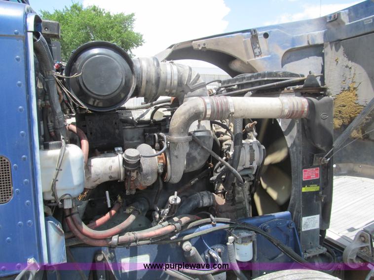 image for item B6376 1999 Peterbilt 377 semi truck