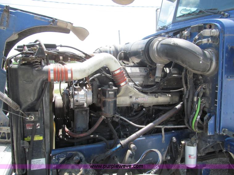 image for item B6376 1999 Peterbilt 377 semi truck