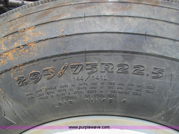 image for item B6376 1999 Peterbilt 377 semi truck