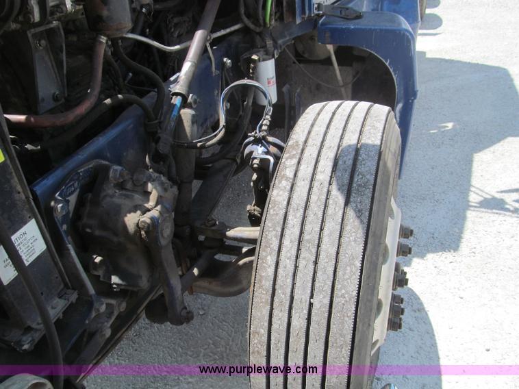 image for item B6376 1999 Peterbilt 377 semi truck