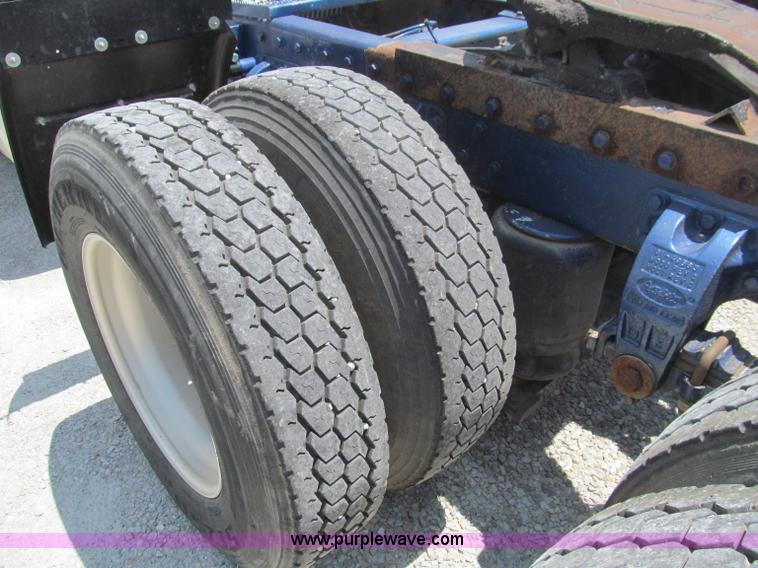 image for item B6376 1999 Peterbilt 377 semi truck