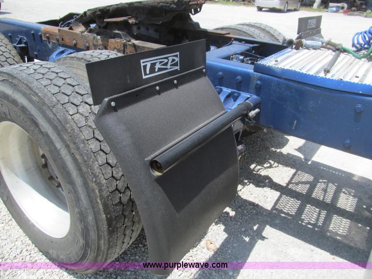 image for item B6376 1999 Peterbilt 377 semi truck