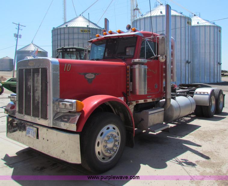 image for item B7283 1996 Peterbilt 379 semi truck