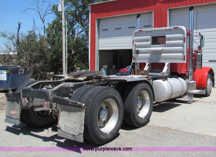 image for item B7283 1996 Peterbilt 379 semi truck