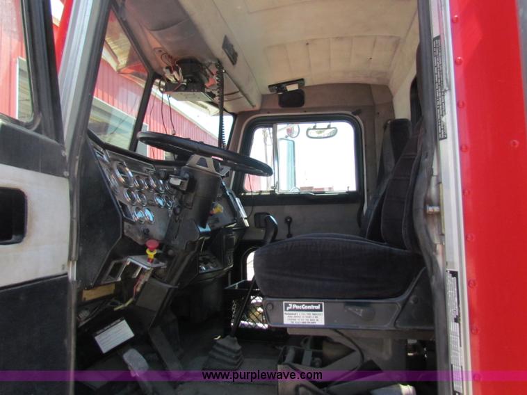 image for item B7283 1996 Peterbilt 379 semi truck