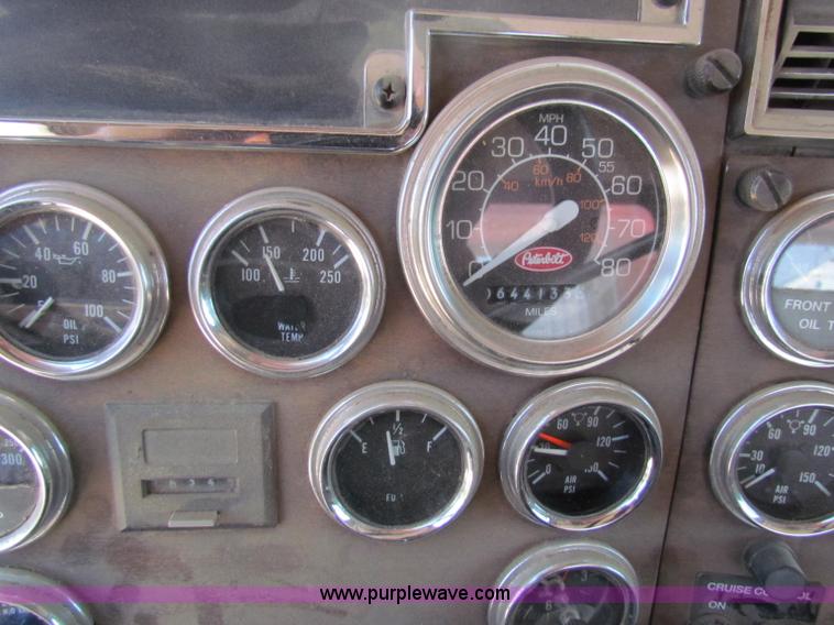 image for item B7283 1996 Peterbilt 379 semi truck