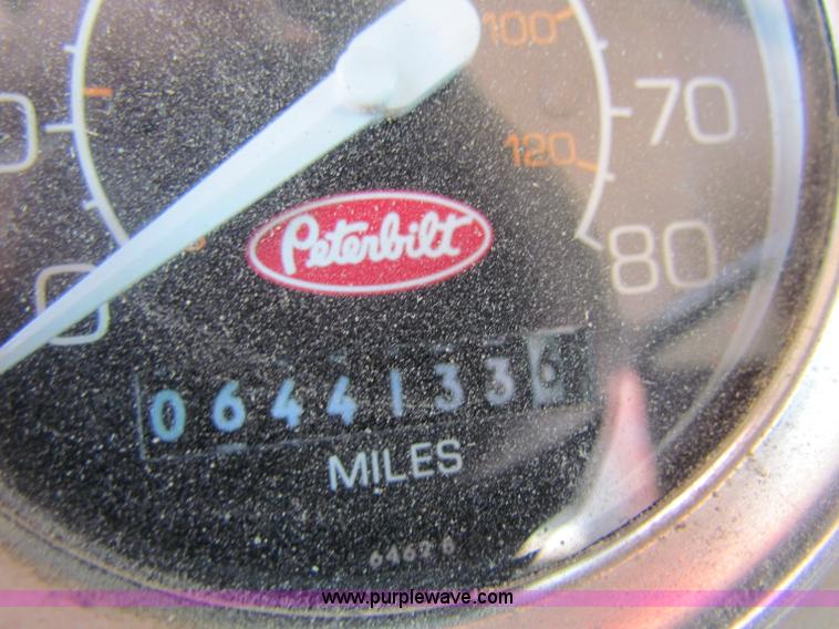 image for item B7283 1996 Peterbilt 379 semi truck