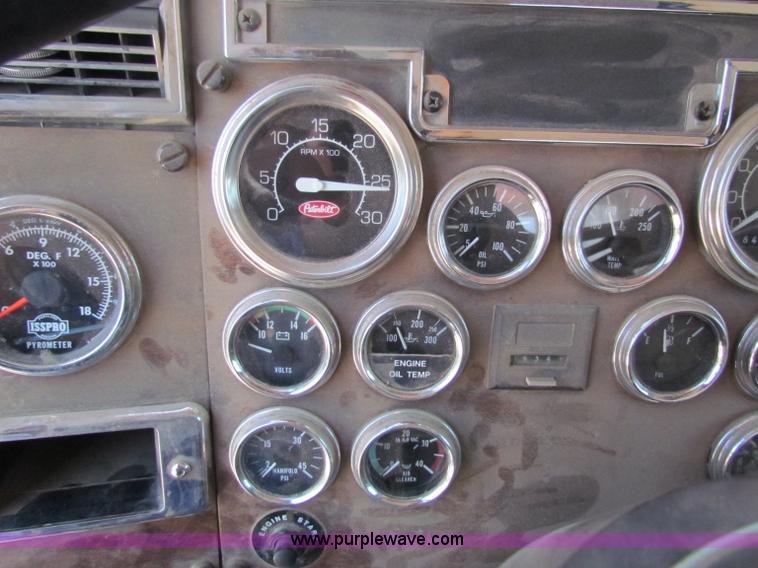 image for item B7283 1996 Peterbilt 379 semi truck