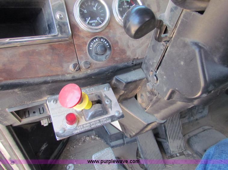 image for item B7283 1996 Peterbilt 379 semi truck