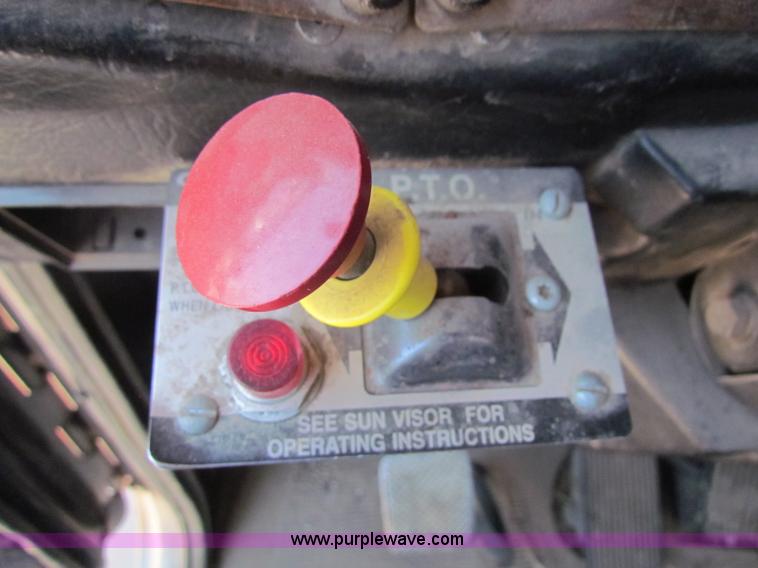 image for item B7283 1996 Peterbilt 379 semi truck