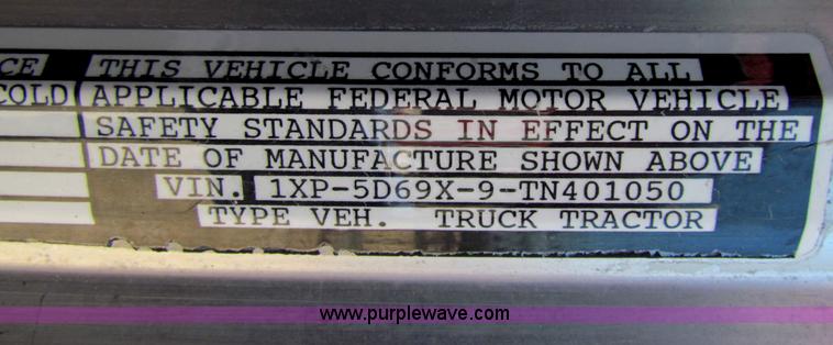 image for item B7283 1996 Peterbilt 379 semi truck