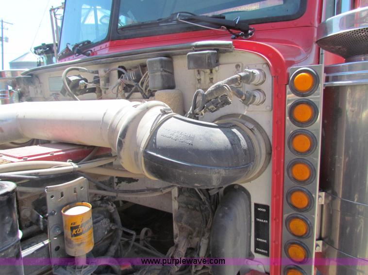 image for item B7283 1996 Peterbilt 379 semi truck