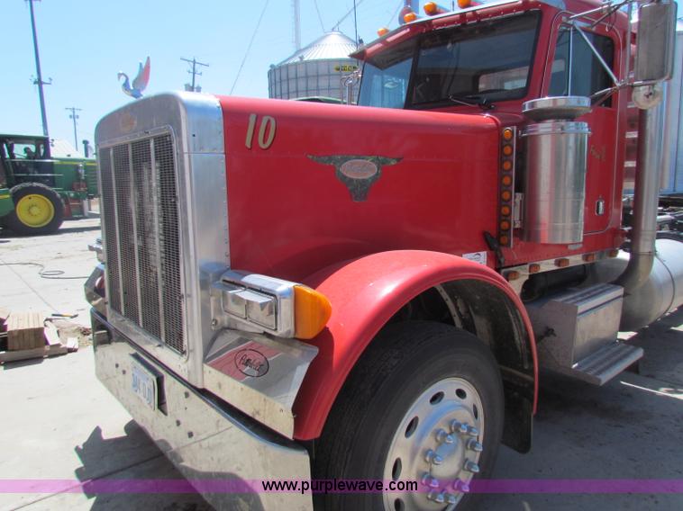 image for item B7283 1996 Peterbilt 379 semi truck