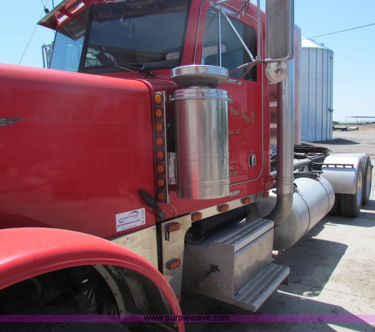 image for item B7283 1996 Peterbilt 379 semi truck