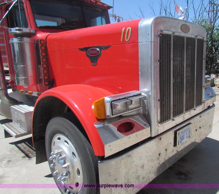 image for item B7283 1996 Peterbilt 379 semi truck