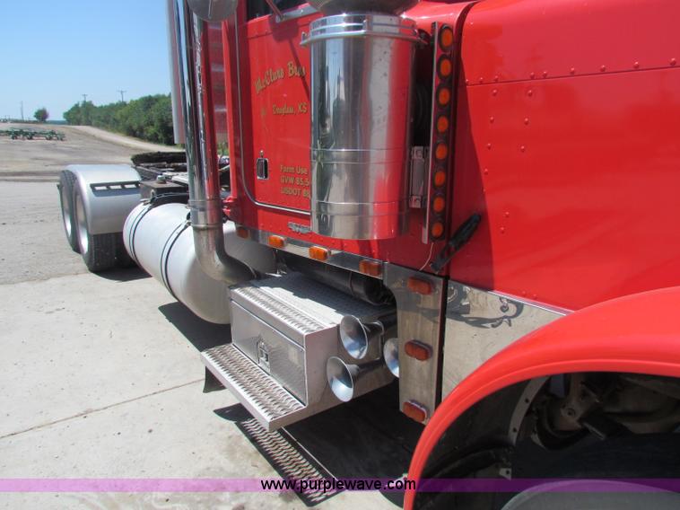 image for item B7283 1996 Peterbilt 379 semi truck