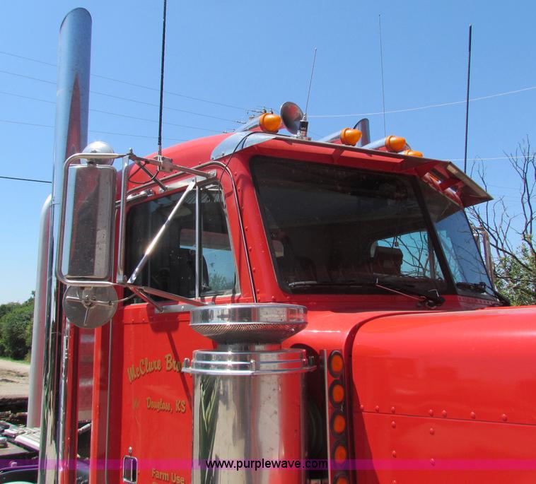 image for item B7283 1996 Peterbilt 379 semi truck