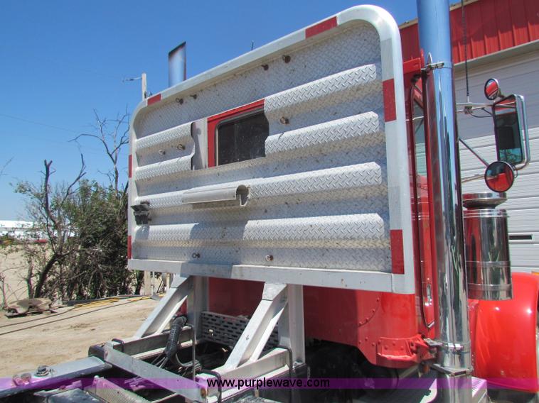 image for item B7283 1996 Peterbilt 379 semi truck