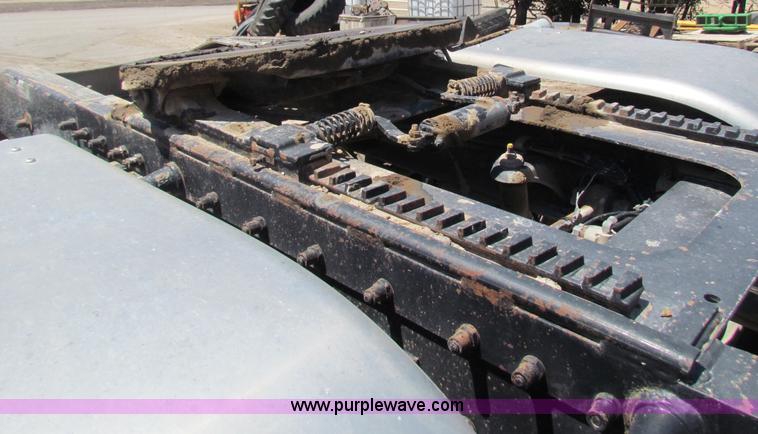 image for item B7283 1996 Peterbilt 379 semi truck