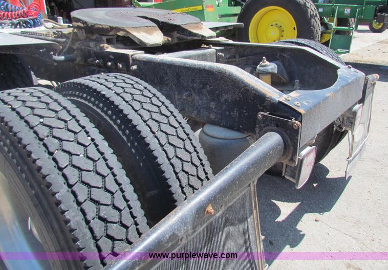 image for item B7283 1996 Peterbilt 379 semi truck