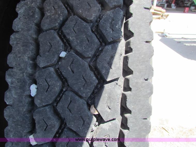 image for item B7283 1996 Peterbilt 379 semi truck