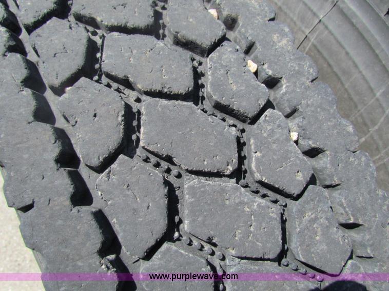 image for item B7283 1996 Peterbilt 379 semi truck