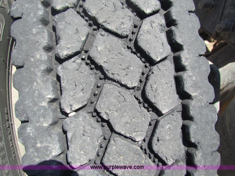 image for item B7283 1996 Peterbilt 379 semi truck