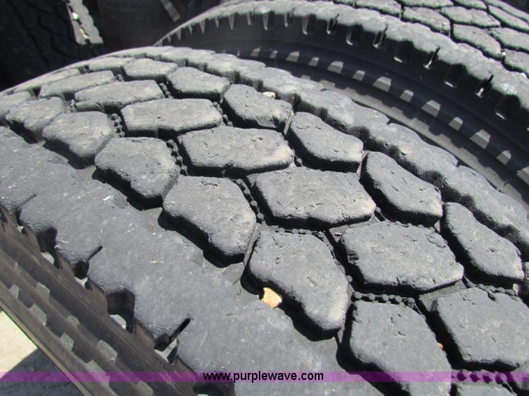 image for item B7283 1996 Peterbilt 379 semi truck