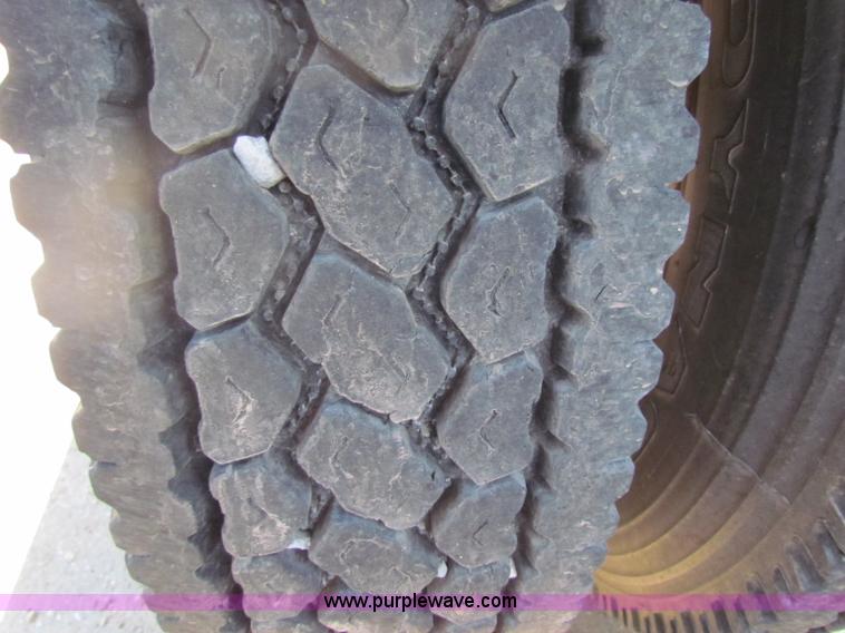 image for item B7283 1996 Peterbilt 379 semi truck