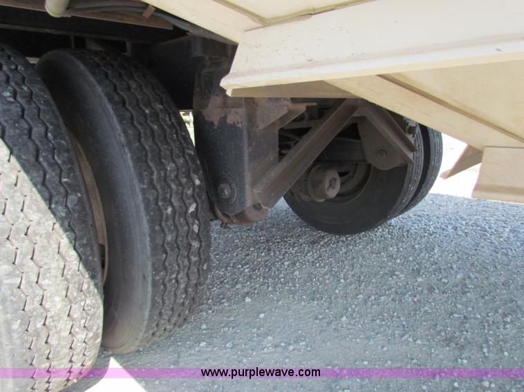 image for item B7316 2009 Wilson Pacesetter PW550 47' grain trailer