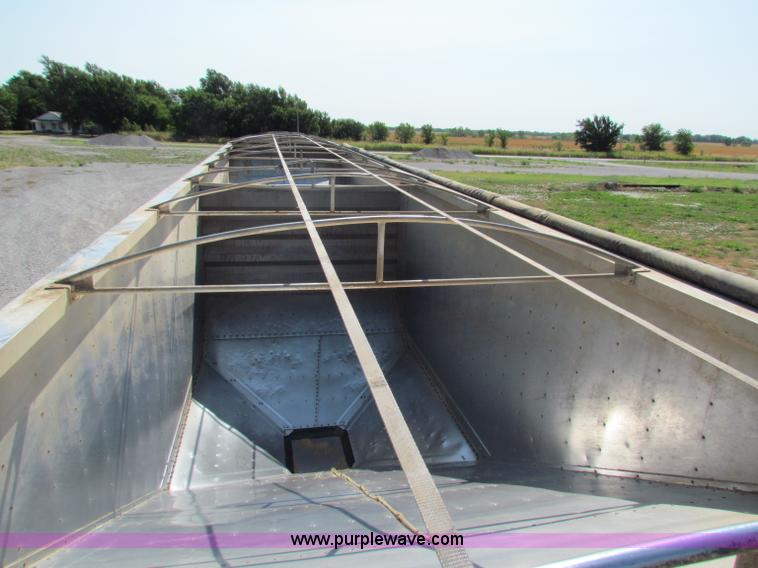 image for item B7316 2009 Wilson Pacesetter PW550 47' grain trailer