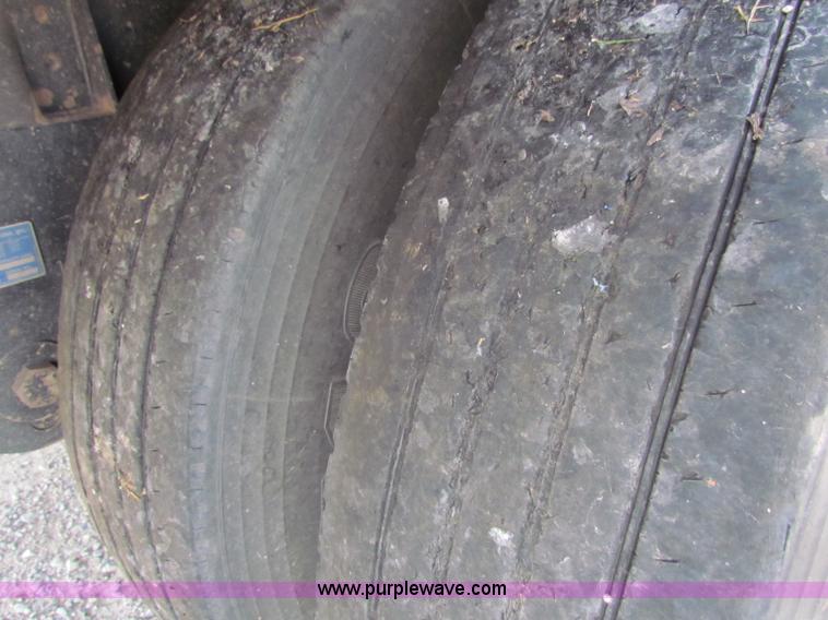 image for item B7316 2009 Wilson Pacesetter PW550 47' grain trailer