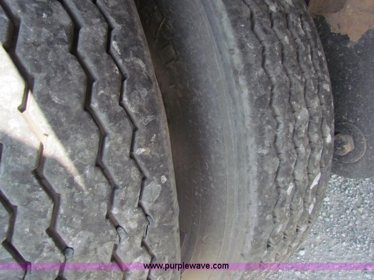 image for item B7316 2009 Wilson Pacesetter PW550 47' grain trailer