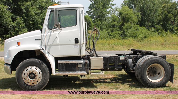 image for item C2556 2000 Freightliner FL70 semi truck