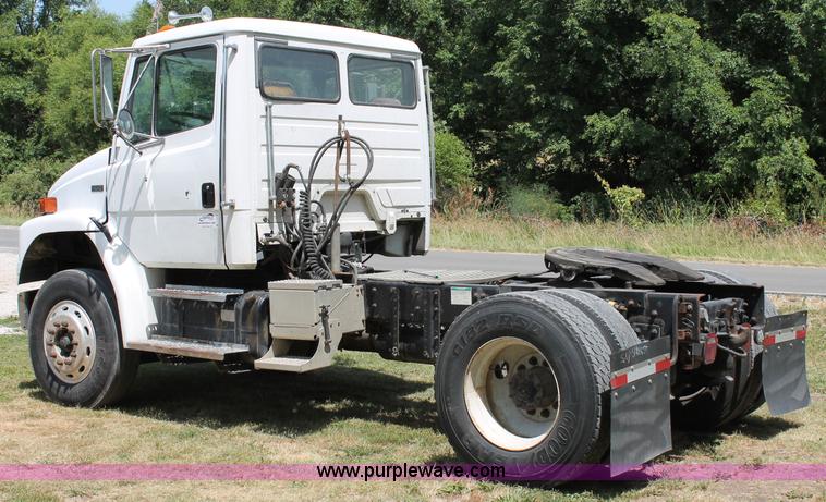 image for item C2556 2000 Freightliner FL70 semi truck