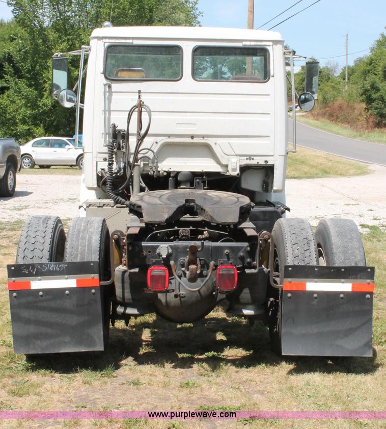 image for item C2556 2000 Freightliner FL70 semi truck