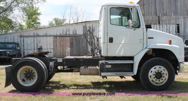 image for item C2556 2000 Freightliner FL70 semi truck