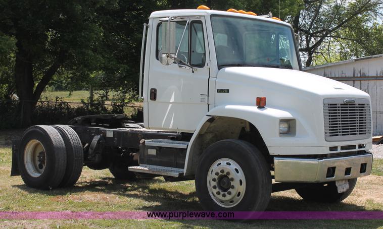 image for item C2556 2000 Freightliner FL70 semi truck